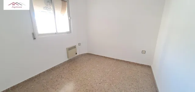 Se vende piso junto a millán de priego — 11