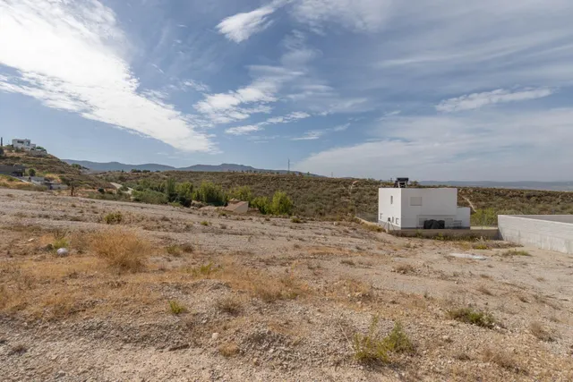 Terreno urbano de 750 m2 en Altos de La Zubia. Parcela 17, manzana M — 36