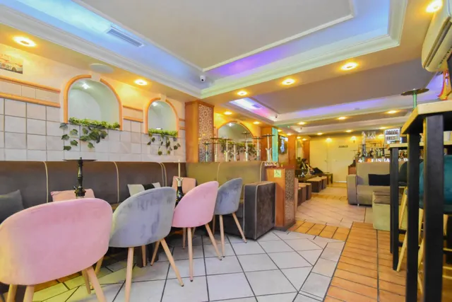 TRASPASO de Local comercial en Pedro Antonio de Alarcón: Oasis de confort y comodidad en pleno centro de Granada — 3