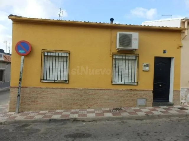 Venta de Casa en La Carolina, Jaén. Activo Inmobiliario Sin Posesión / Alquilado / No se Puede Visitar.