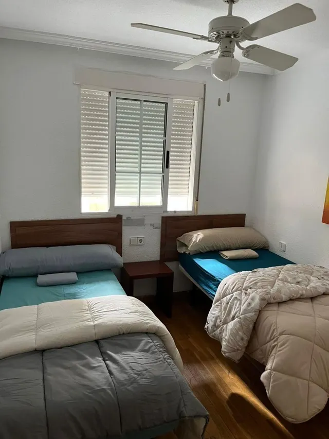 Amplia vivienda junto a la estación de Renfe. — 9