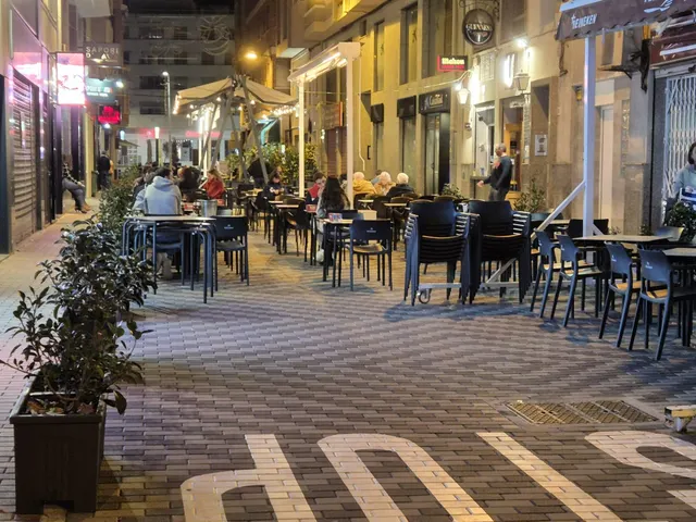 LOCAL COMERCIAL CON SALIDA DE HUMOS Y ALTA RENTABILIDAD — 5