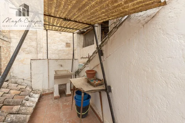 BONITA CASA PARA REFORMAR — 26