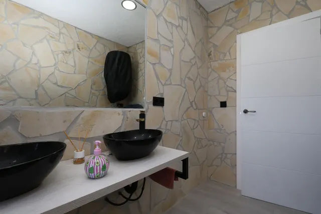 Casa reformada con piscina en parcela de 2.500 m2 (urbano y rústico) — 46