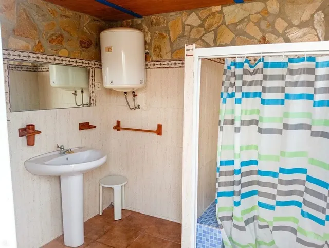 Chalet con piscina, bungalow y 2.500 m2 de parcela en Urbanización La Rocilla — 26