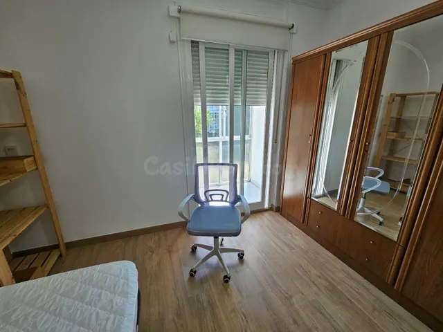 Amplio piso de cuatro habitaciones disponibles perfecto para - foto 2