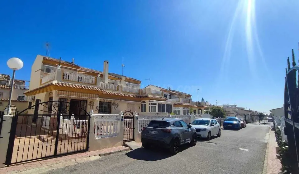 Casa 3 habitaciones en venta - La Zenia