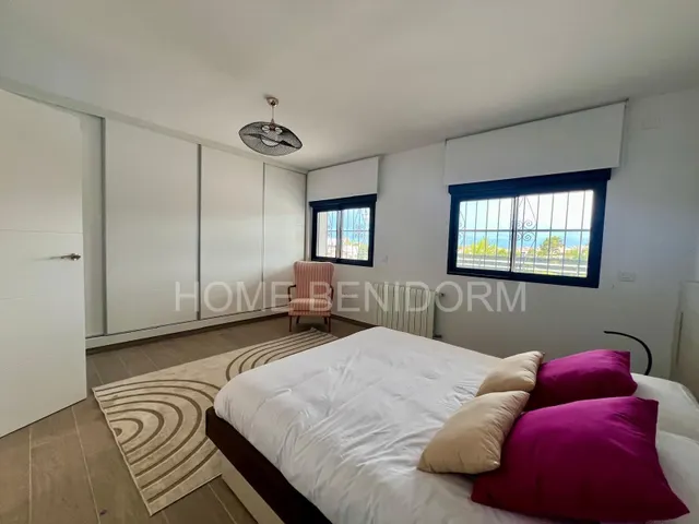 CHALET INDEPENDIENTE COMPLETAMENTE REFORMADO CON PISCINA, GARAJE Y VISTAS DESPEJADAS — 49
