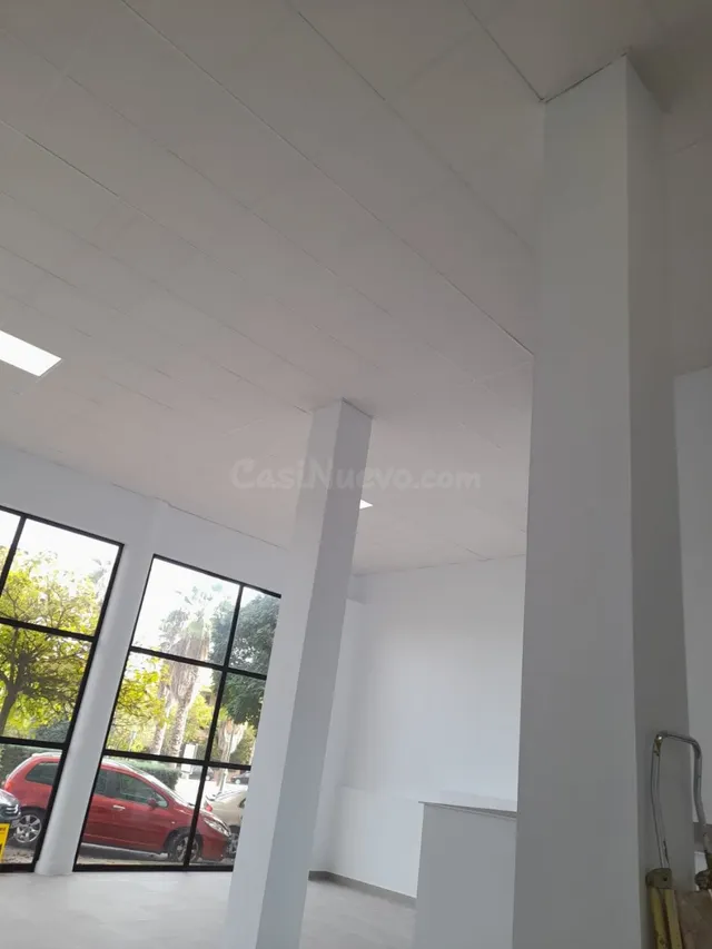 Se vende local diáfano en R 66 con gran escaparate - foto 4