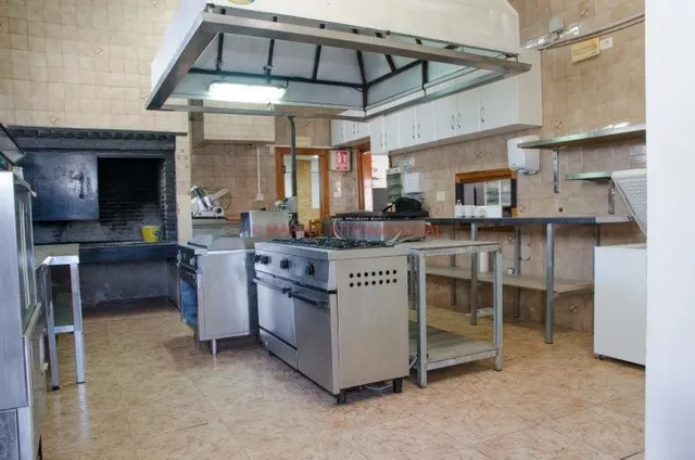 LOCAL COMERCIAL RESTAURANTE EN ARNEVA — 10