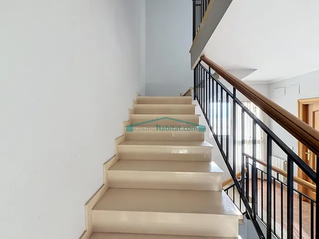 Casa independiente de 275 m2 con piscina, jacuzzi y terrazas en San Antonio de Benagéber — 7