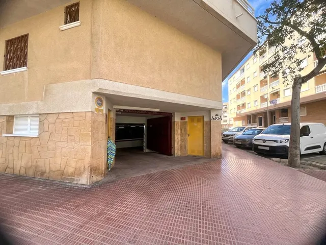 Piso en venta en Guardamar del Segura con plaza de garaje y dos terrazas — 42