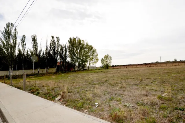 Urbis te ofrece parcela en venta cerca del Camping Regio en Santa Marta de Tormes — 5