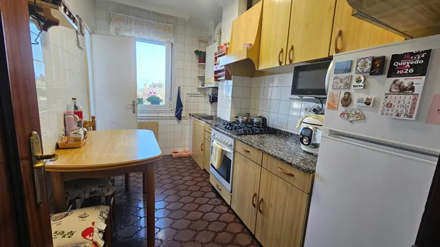 Tu hogar empieza aquí: 2 habitaciones y parking en Torrelavega — 6