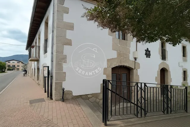 Local con jardín y múltiples posibilidades en Irurtzun