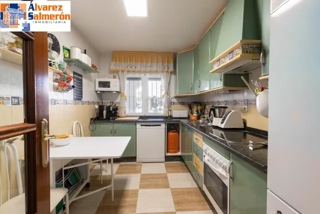 Casa en Armilla con terraza, patio y amplia cochera — 8