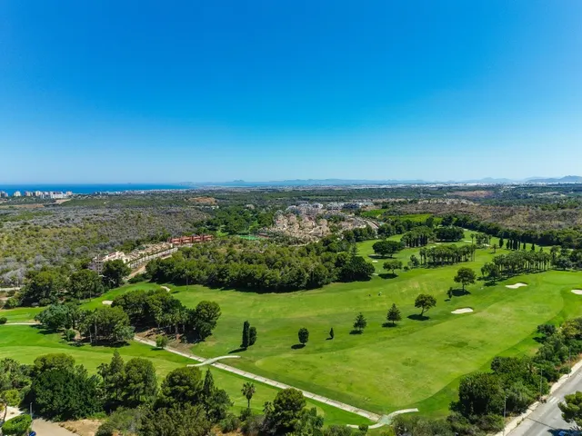 Bungalow en planta baja con amplio jardín privado y aparcamiento en Cabo Roig — 39