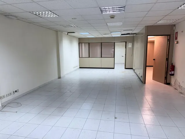 LOCAL COMERCIAL CON POSIBILIDAD DE CAMBIO DE USO