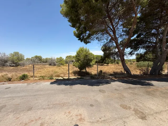 Encantador bungalow con amplia terraza privada y piscina comunitaria en El Chaparral, Torrevieja — 21