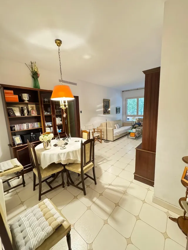 PISO DE 4 habitaciones Y DOS BAÑOS EN LA CALLE CALABRIA CERCA DEL SAGRADO CORAZÓN — 6