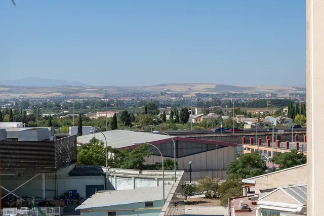 Piso Reformado en Zona Comercial y Universitaria de Granada - €330,000 — 26