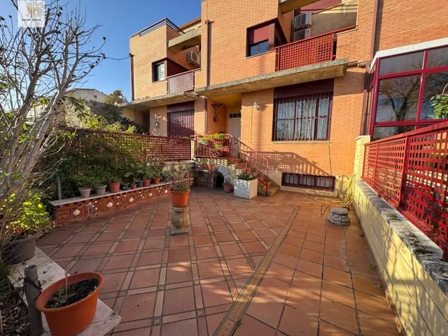 Se VENDE adosado en Nuevo CC