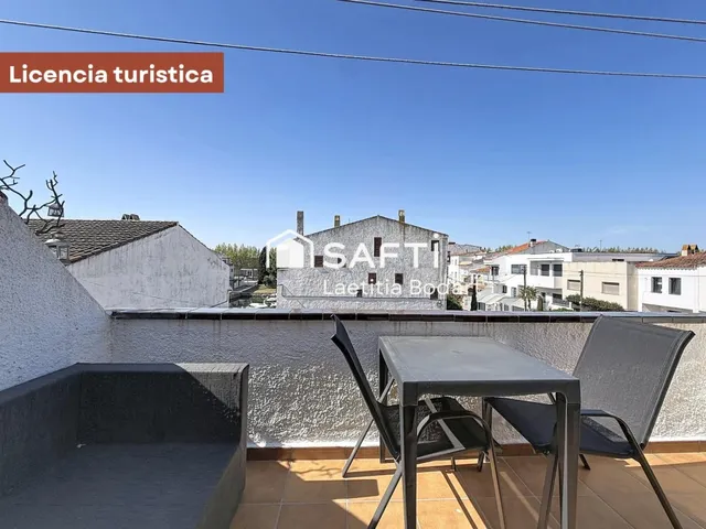 Casa de pescador con licencia turística y amarre - Empuriabrava — 44