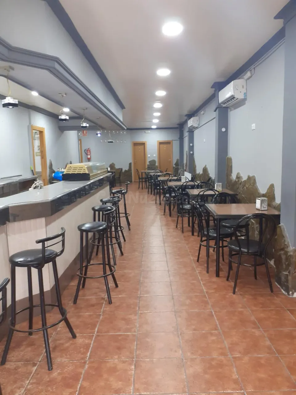 SE VENDE LOCAL EN TOSCAR (antigua cafetería)