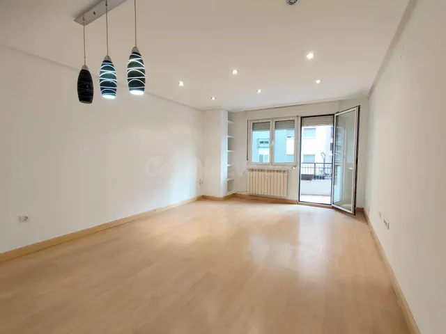 PISO DE 3 DORMITORIOS CON GRAN TERRAZA- C/ MIGUEL SERVET — 3