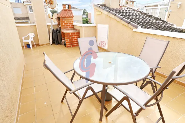 Espectacular bungalow en esquina con gran solárium, jardín privado y piscina en Guardamar del Segura — 35