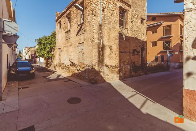 CASA ESQUINERA PARA REFORMAR EN VENTA EN SANTA BÁRBARA (TARRAGONA) — 2