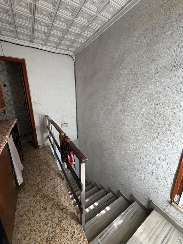 CASA DE 2 PLANTAS DE 4 habitaciones Y 1 BAÑO - ZONA ALMORADI - — 8