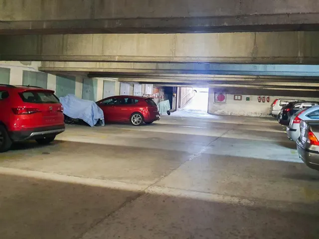 Plaza de parking y trastero a la venta, en El Pla de Martorell — 4
