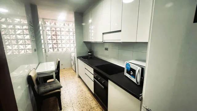 SE VENDE APARTAMENTO EN EXCLUSIVA REFORMADO CON MUY BUENAS VISTAS Y A 50 METROS DE LA PLAYA — 9