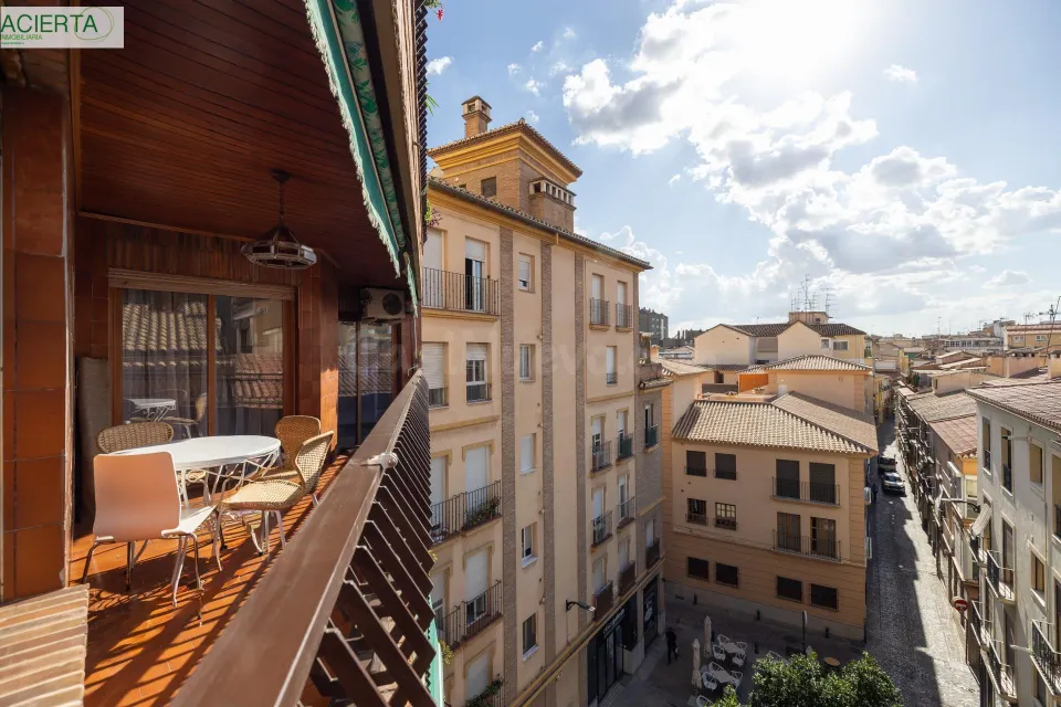 Piso y cochera en venta junto Acera de Darro.