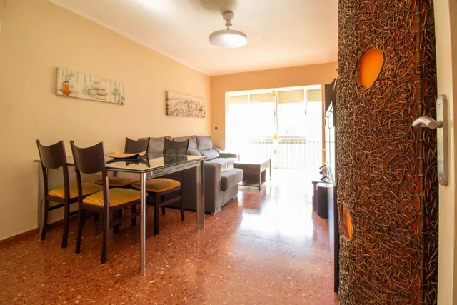 CENTRICO , SOLEADO, 3 DORMITORIOS, ASCENSOR. — 4