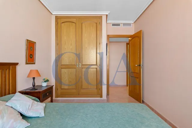 SE VENDE APARTAMENTO / ASCENSOR / TORREVIEJA / ALICANTE — 24