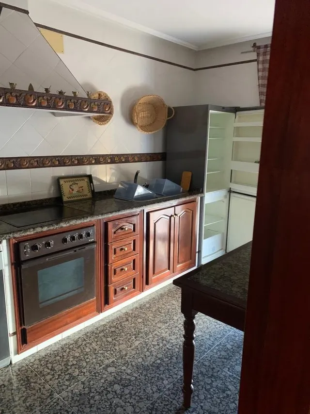 Gran casa con garajes y local comercial — 5