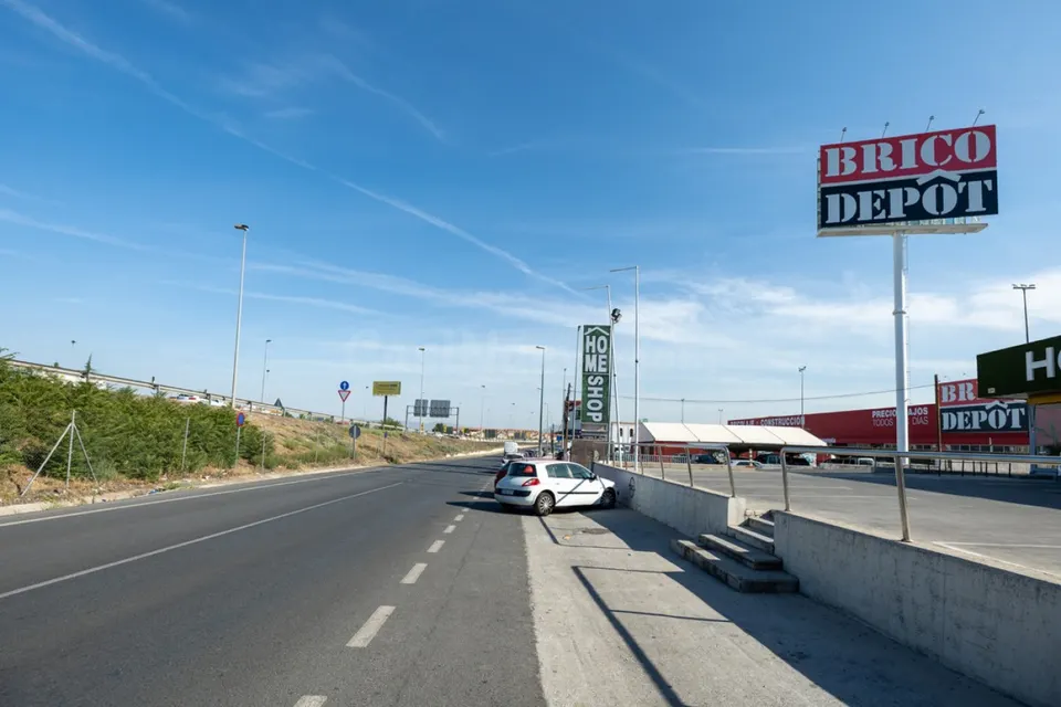 Nave industrial 1400m² en venta - Alcampo