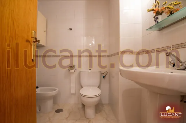 **oportunidad junto a plaza toros y plaza españa--3 dorm y 2 wc** — 8
