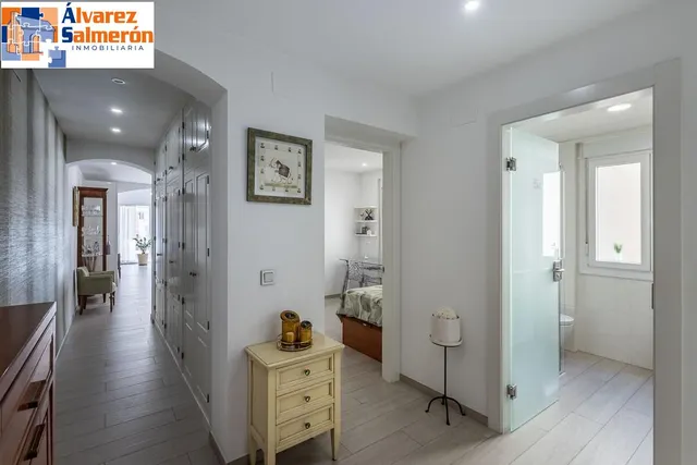 PISO COMPLETAMENTE REFORMADO EN CALLE RECOGIDAS — 34