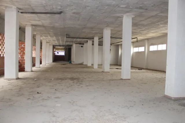 Se alquila local comercial en zona Squash de origen, posibilidad de alquilar todas las dimensiones q — 4