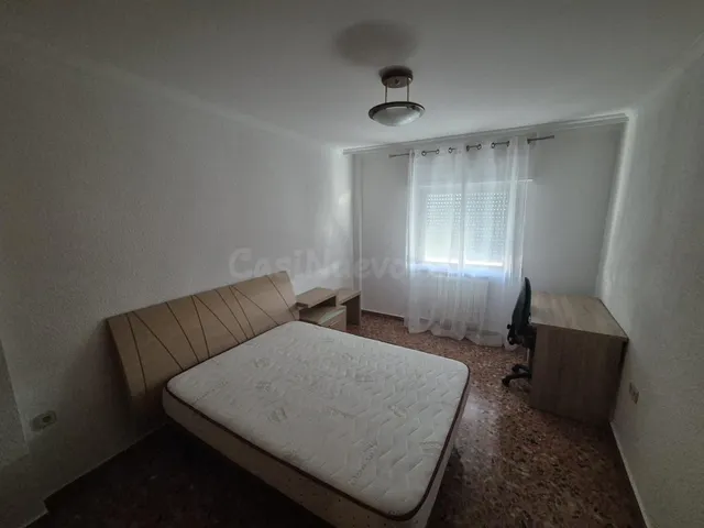 AMPLIO PISO EN ALQUILER PARA ESTUDIANTES ZONA ENSANCHE-VILLA - foto 3