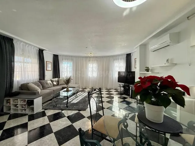 Villa 4 habitaciones 191m² en venta - Punta Prima - foto 3