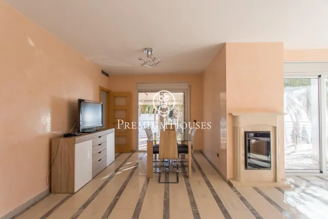 Casa en venta con impresionantes vistas al mar, piscina desbordante y ascensor — 6