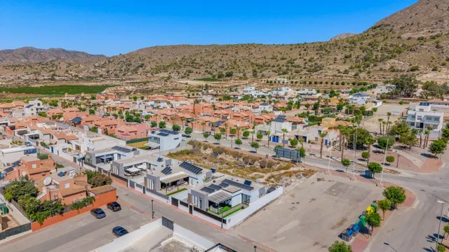 VILLA DE 4 DORMITORIOS Y 2 BAÑOS EN FORTUNA (MURCIA) — 47