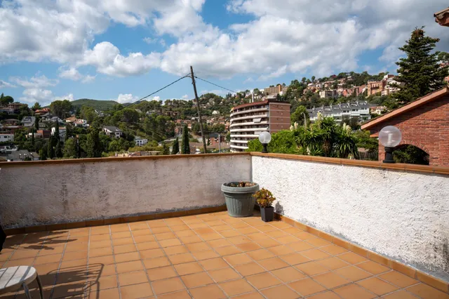 SE VENDE CASA INDEPENDIENTE CON PISCINA CON VISTAS EN CORBERA DE LLOBREGAT BARCELONA — 19