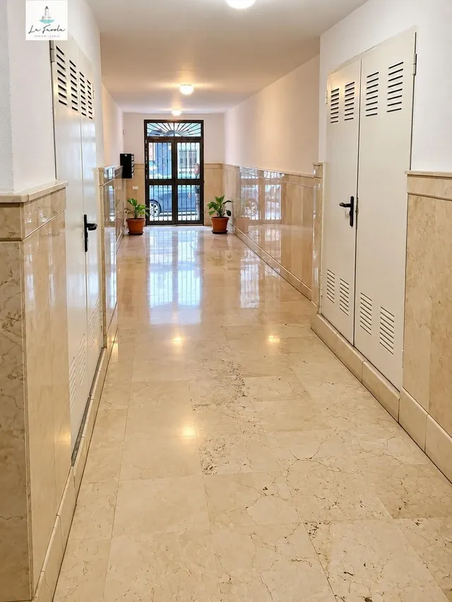 ¡Vive en el centro de Alhaurín el Grande! Amplio piso reformado de 3 dormitorios, con garaje y trastero — 13