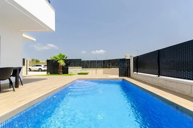 Villa adosada de 3 dormitorios con piscina privada a la vent - foto 4