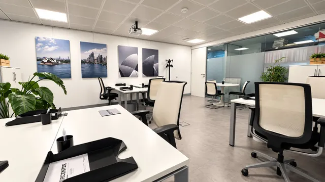 Oficina en alquiler en Plaza Carlos Trías Bertrán, — 8